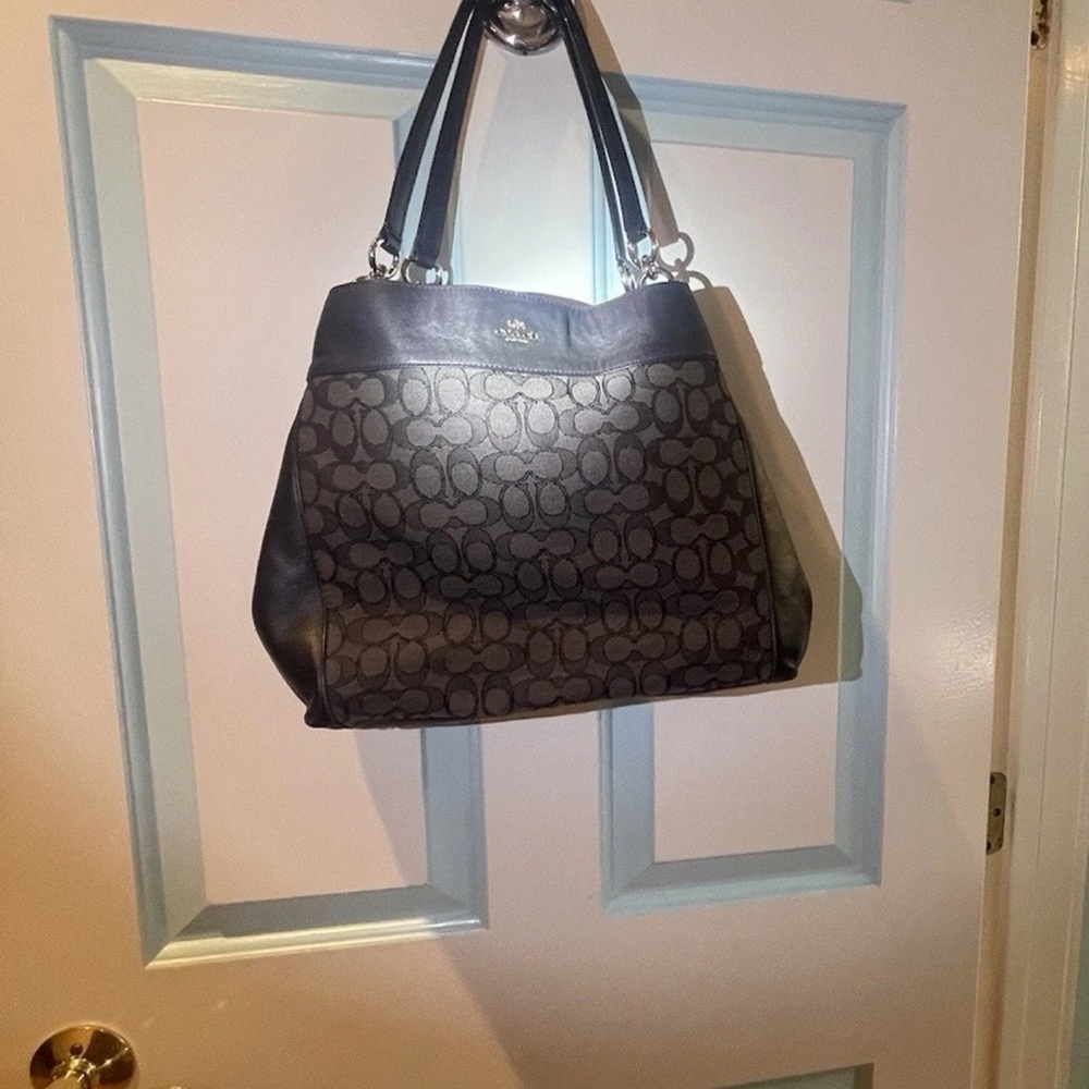 Coach Medium Vintage 3Compartment, Black Gray Shoulder Bag M1757–F57612 ￼